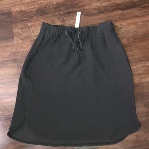 Lululemon Skirt with pockets size 6